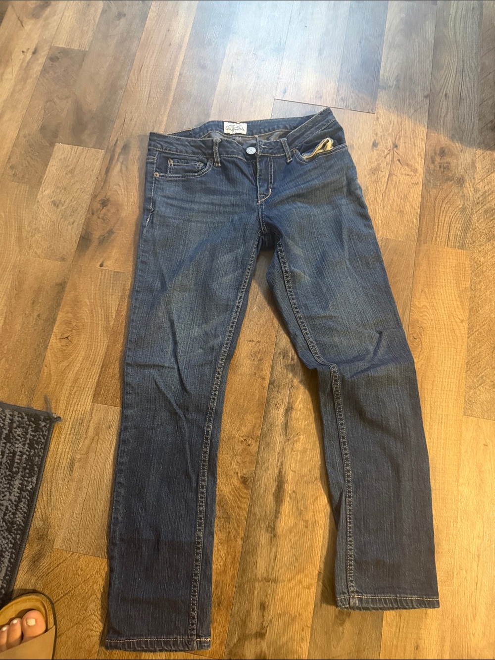 Aeropostale Women's Straight-Leg Jeans in Dark Indigo 7/8 short